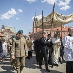 Tysiące warszawiaków na procesji Bożego Ciała