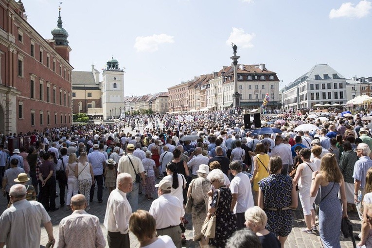 Tysiące warszawiaków na procesji Bożego Ciała