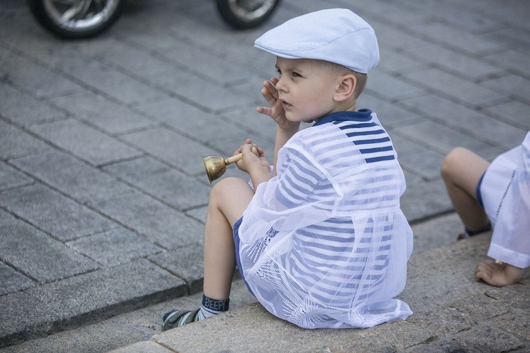 Tysiące warszawiaków na procesji Bożego Ciała