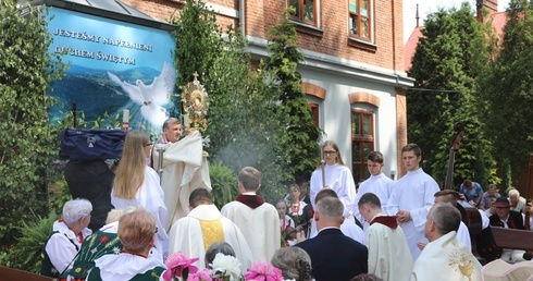 Szczęśliwi i Boże łowy na ulicach Milówki