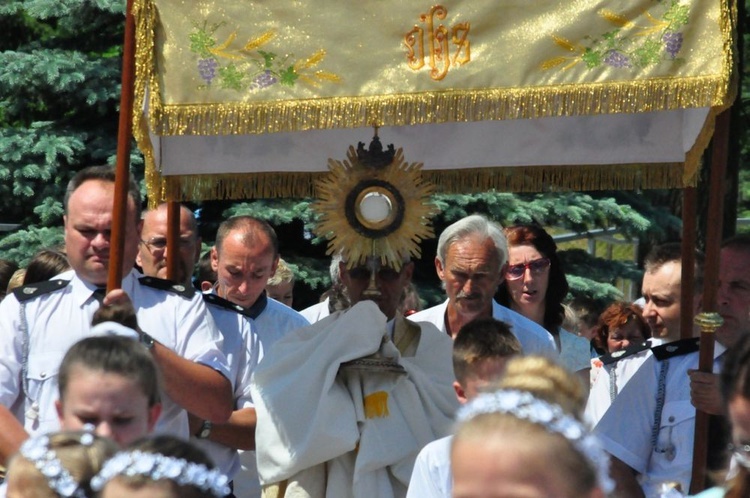 Procesja w Tarnobrzegu-Sobowie