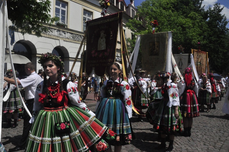 Boże Ciało w Łowiczu - procesja