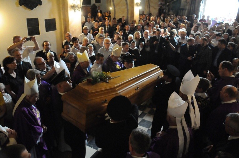 Pogrzeb ks. Antoniego Sołtysika w obiektywie Adama Wojnara