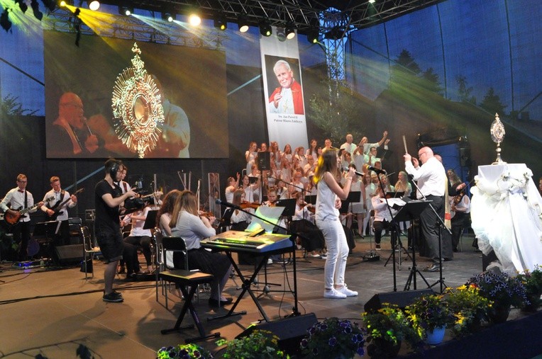 Uwielbienie w Zakliczynie