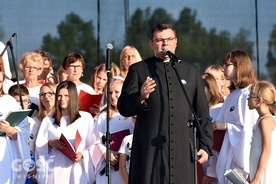 ks. Krzysztof Iwaniszyn w czasie zeszłorocznego koncertu