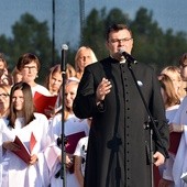 ks. Krzysztof Iwaniszyn w czasie zeszłorocznego koncertu