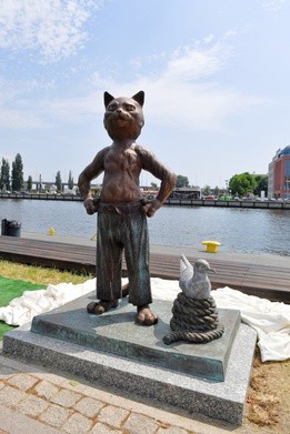 W Szczecinie odsłonięto rzeźbę kota, który lubił żeglować
