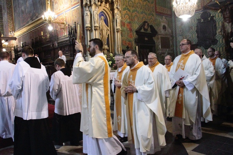 Ponowne wprowadzenie relikwii bł. Salomei do bazyliki franciszkanów