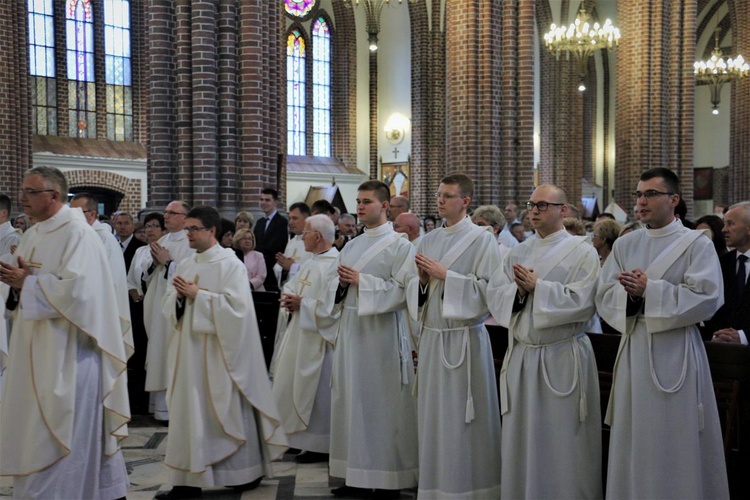 Ośmiu nowych kapłanów na Pradze