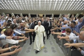 Papież do ludzi pomagającym chorym cierpiącym na zanik mięśni