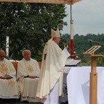 Msza św. i odsłonięcie pomnika w Morawicy