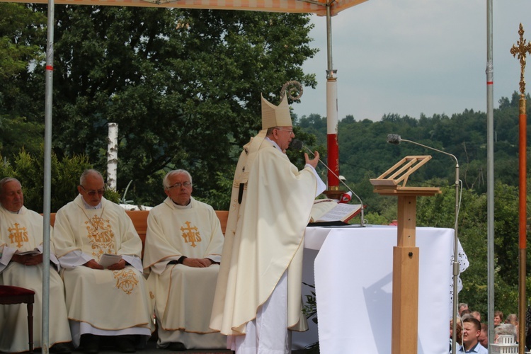 Msza św. i odsłonięcie pomnika w Morawicy