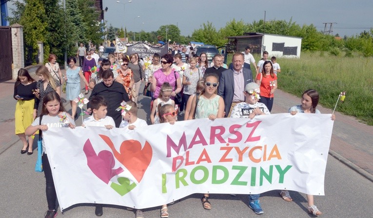 W obronie rodziny manifestowano w Opocznie podczas VI Marszu dla Życia i Rodziny