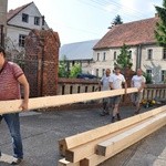 Zniszczenia w kościele w Hajdukach Nyskich