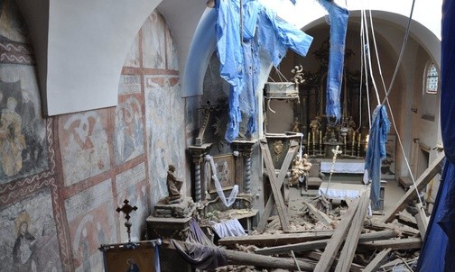 Zawalił się dach kościoła św. Jerzego w Hajdukach Nyskich