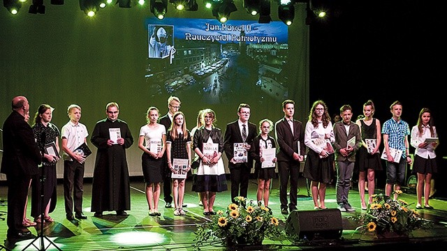 Laureaci nagrody specjalnej za szczególne zaangażowanie w konkursie.