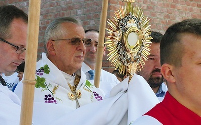 W parafii Trójcy Świętej celebracji przewodniczył  bp Mieczysław Cisło.