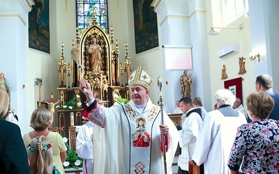 	Poświęcenie wyremontowanej świątyni.