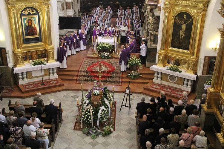 Pożegnanie śp. ks. P.M. Gajdy w tarnowskiej katedrze