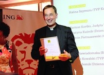 ▲	Ks. Marek Gancarczyk, wieloletni redaktor „Gościa Niedzielnego”, nagrodzony przez śląskich dziennikarzy. 
