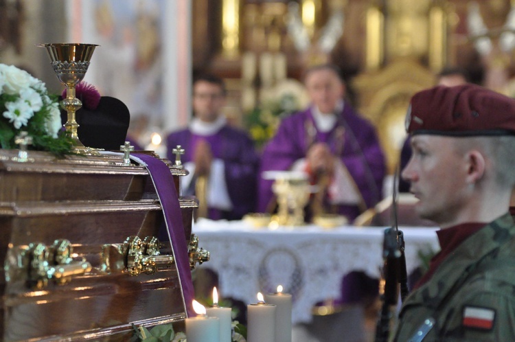 Pogrzeb ks. Gajdy w Porąbce Uszewskiej