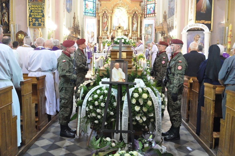 Pogrzeb ks. Gajdy w Porąbce Uszewskiej