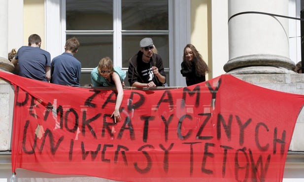 Protest na UW bez wsparcia Parlamentu Studentów ani samorządu studentów UW