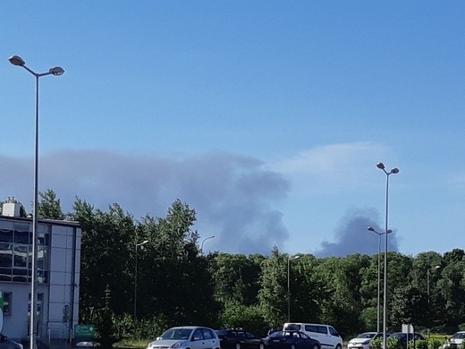 Pożar na skąłdowisku makulatury w Piekarach Śląskich 