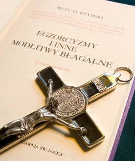 Jak można odprawiać egzorcyzmy w XXI wieku?