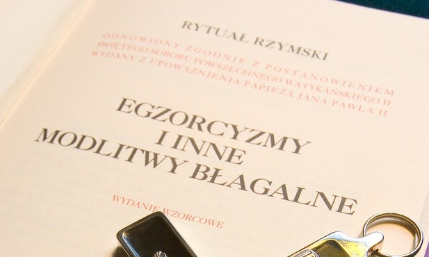 Jak można odprawiać egzorcyzmy w XXI wieku?