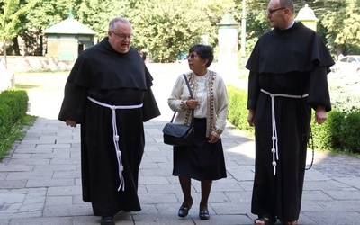 Zapach owiec i dymu z biednych domów