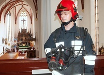 Strażacy na kościelnym chórze