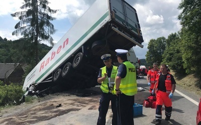 Ponad 40 osób poszkodowanych w wypadku na zakopiance