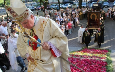 "Matko, dziś świętuję na Pradze"