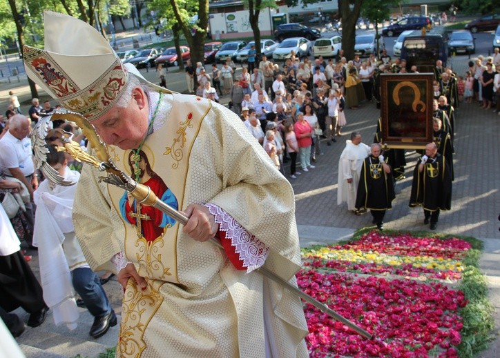 "Matko, dziś świętuję na Pradze"