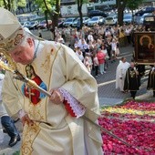 "Matko, dziś świętuję na Pradze"