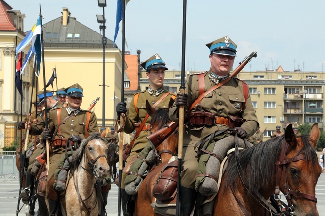 Ułani przejechali przez Wrocław