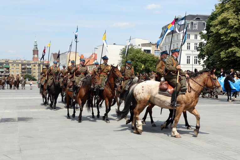 Ułani przejechali przez Wrocław