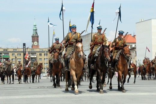 Ułani przejechali przez Wrocław