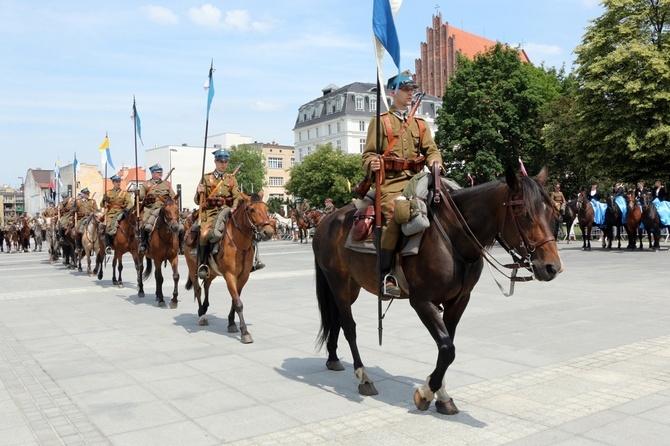 Ułani przejechali przez Wrocław