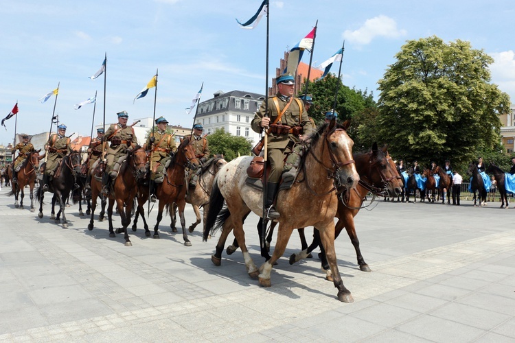 Ułani przejechali przez Wrocław