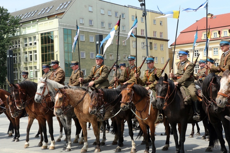 Ułani przejechali przez Wrocław