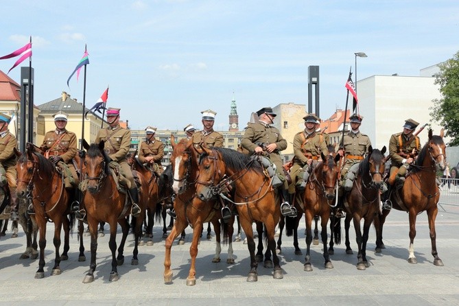 Ułani przejechali przez Wrocław