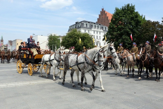 Ułani przejechali przez Wrocław