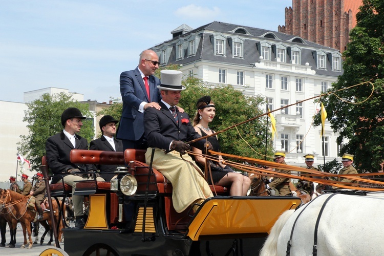 Ułani przejechali przez Wrocław