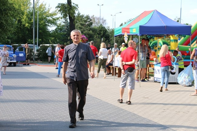 Festyn w parafii na radomskich Borkach