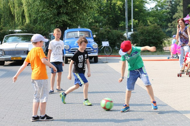 Festyn w parafii na radomskich Borkach