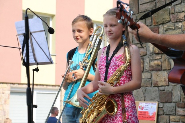 Festyn w parafii na radomskich Borkach