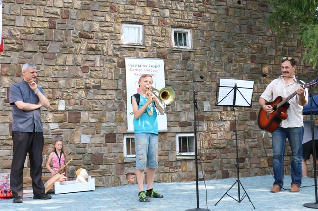 Festyn w parafii na radomskich Borkach