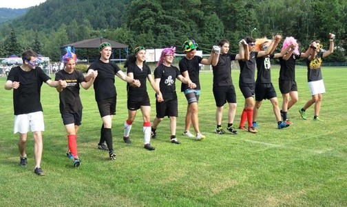 Piłkarska drużyna oazowiczów ze wspólnot młodzieży